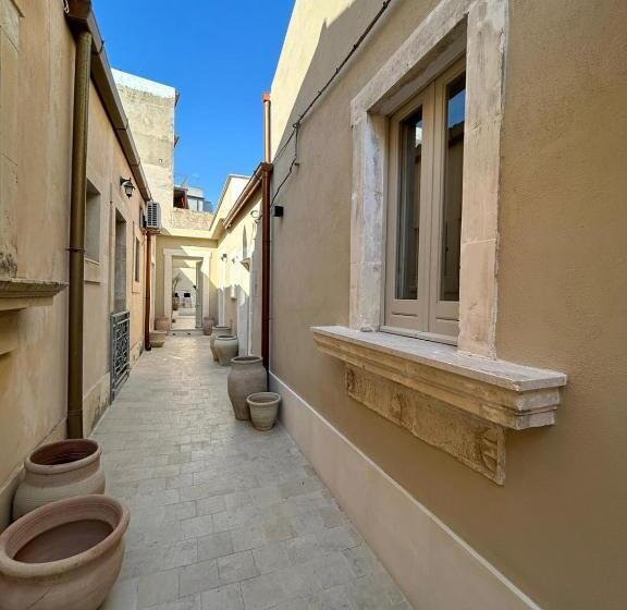 تختخواب و صبحانه Notus Rooms