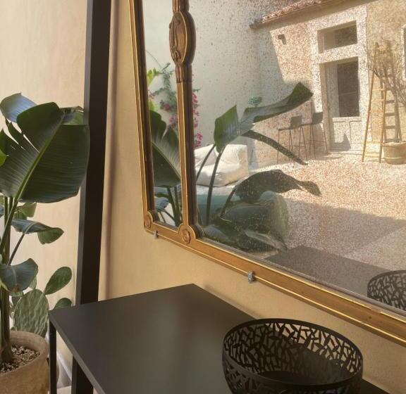 تختخواب و صبحانه Notus Rooms