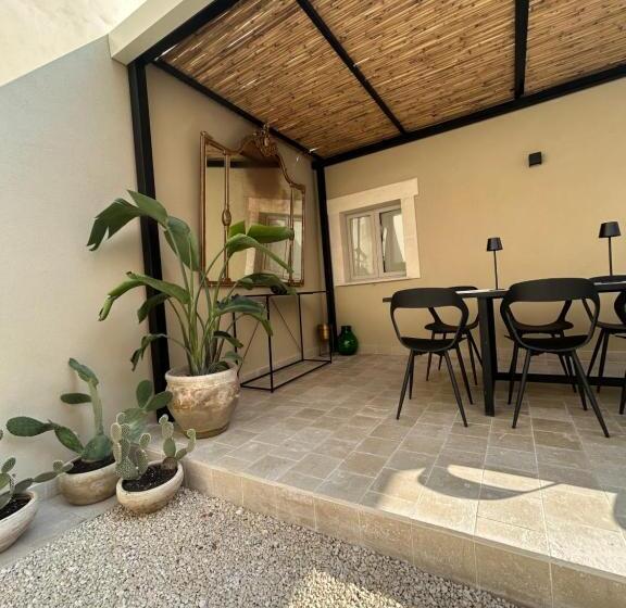 تختخواب و صبحانه Notus Rooms