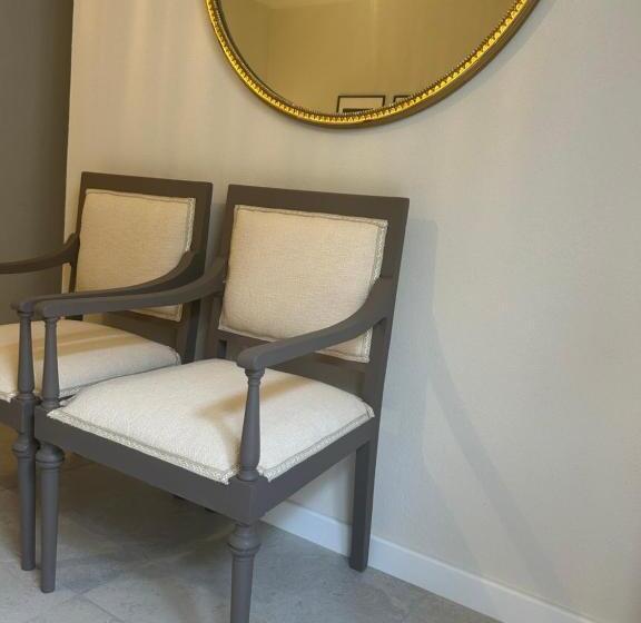 تختخواب و صبحانه Notus Rooms