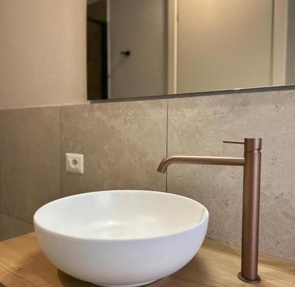 تختخواب و صبحانه Notus Rooms