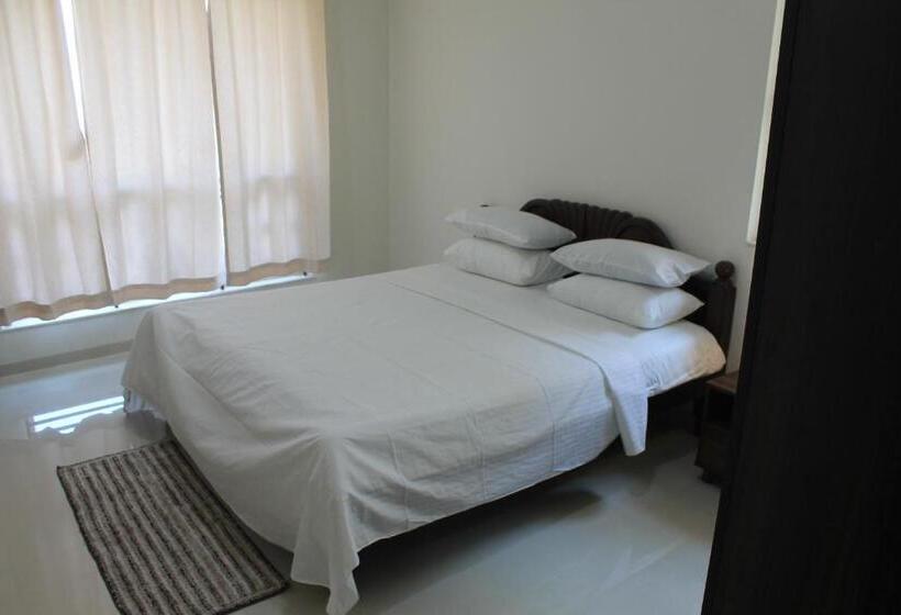 تختخواب و صبحانه Rockfort Stay Inn