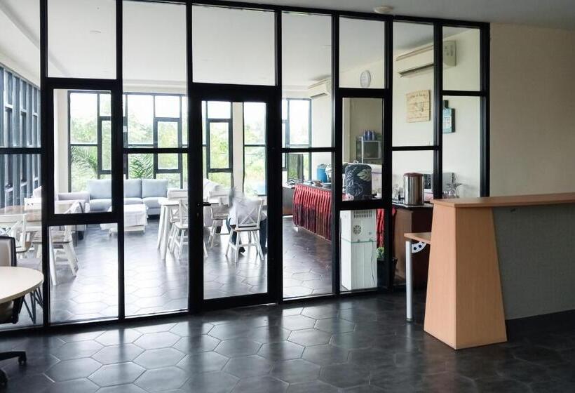 Deluma Hotel Syariah Redpartner