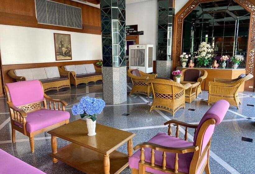 호텔 โรงแรมโกลเด้นแกรนด์ พิษณุโลก