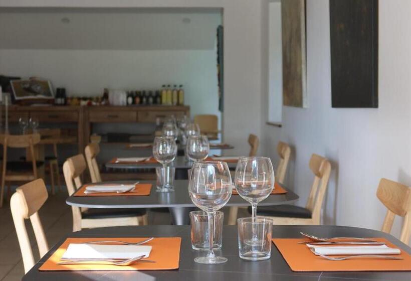 Отель Auberge Sainte Gemme