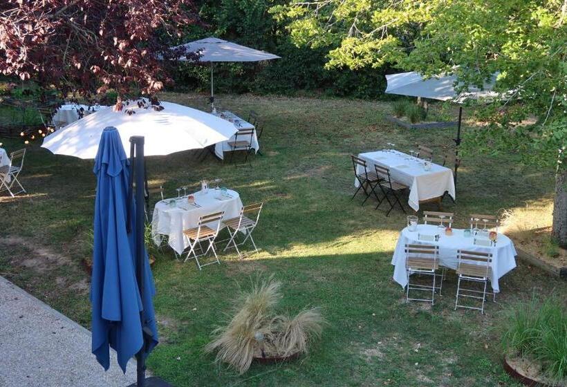 Отель Auberge Sainte Gemme