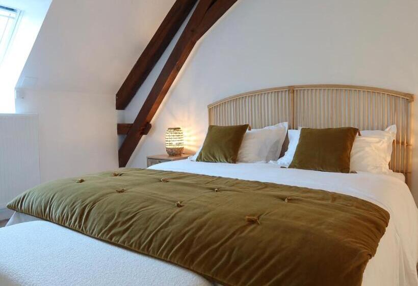 Отель Auberge Sainte Gemme