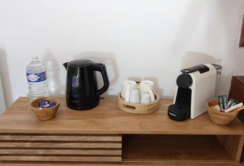 Отель Auberge Sainte Gemme