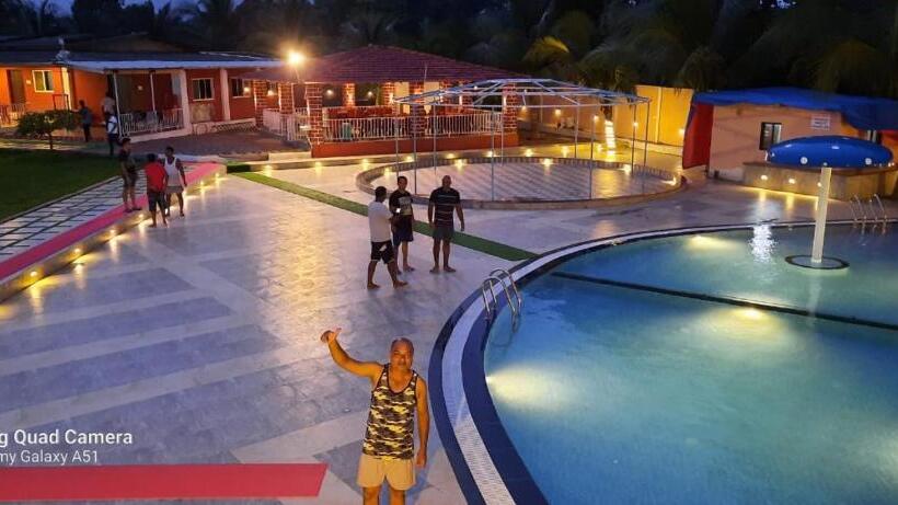 בית מלון כפרי B N Farm Badlapur