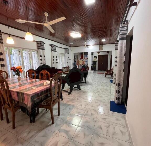 فندق Coastal Breeze