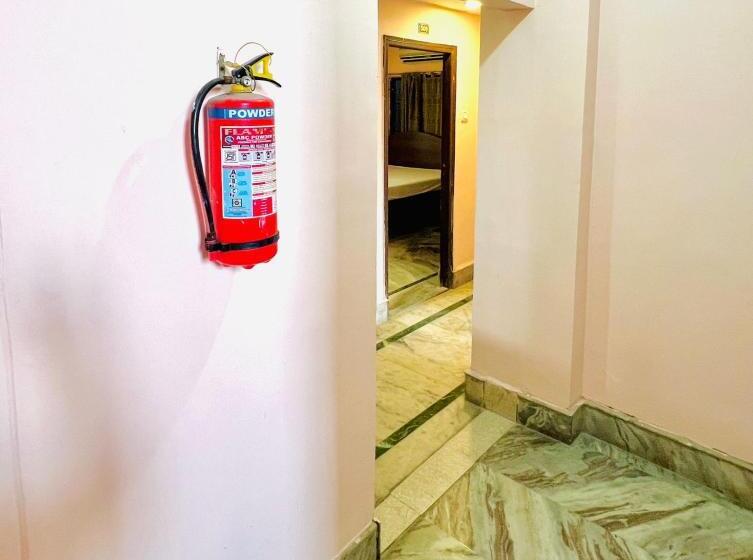 호텔 Goroomgo Relyef Inn Kolkata Fully Air Conditioned