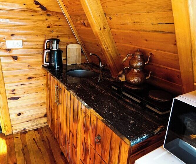 ホテル Heidi Bungalov