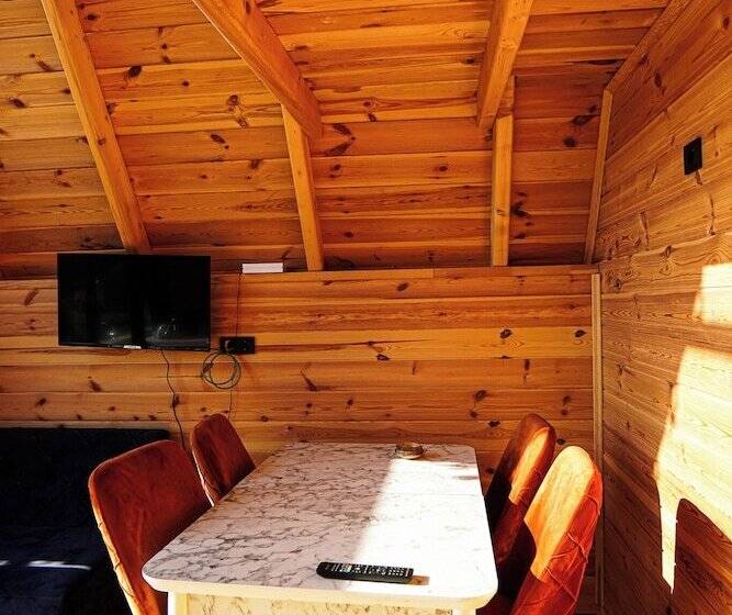 ホテル Heidi Bungalov