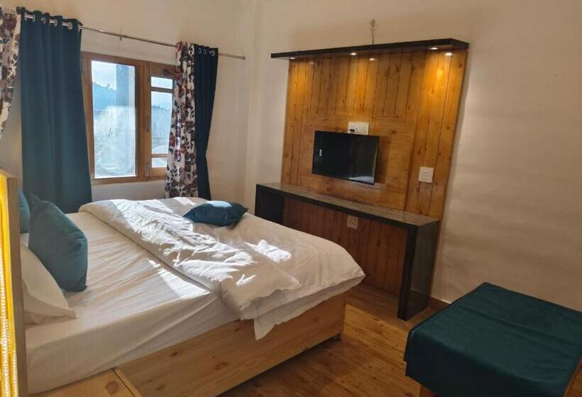 בית מלון כפרי Karans Inn