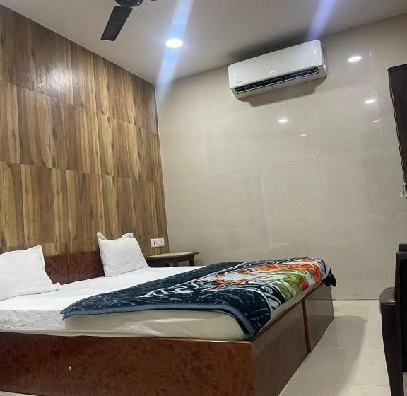 בית מלון כפרי Maha Roopa Palace