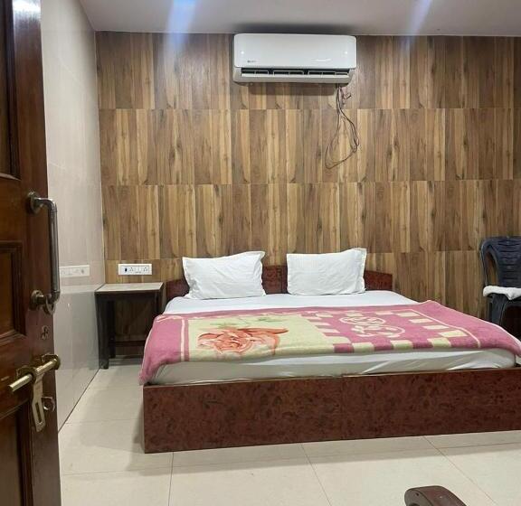 酒店 Maha Roopa Palace