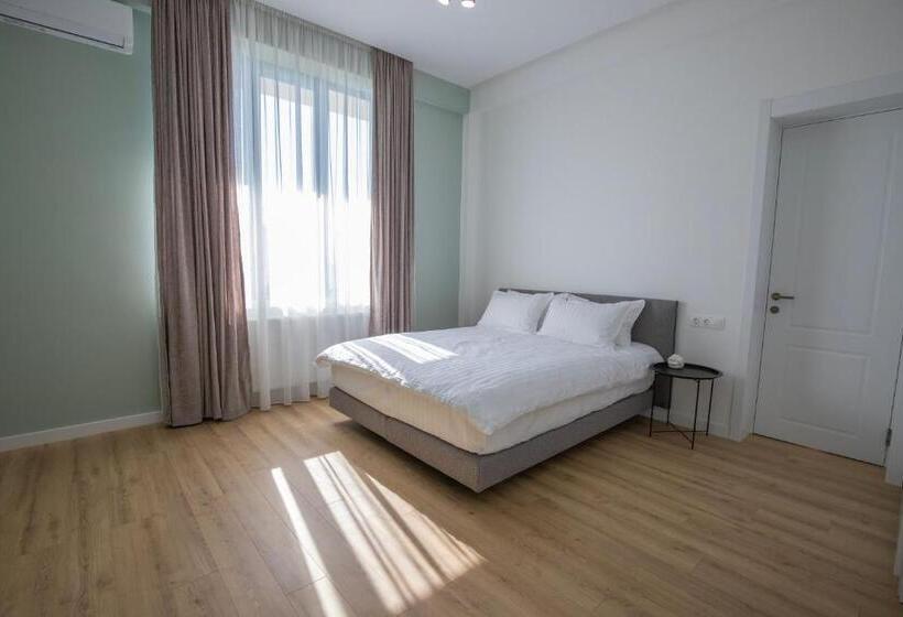 هتل Naubari Estate