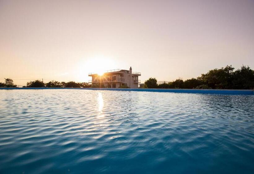 هتل Naubari Estate