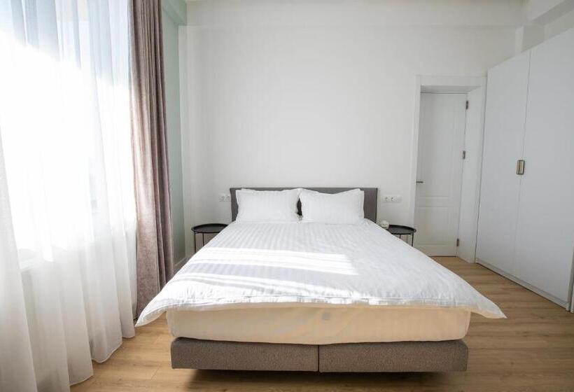 هتل Naubari Estate