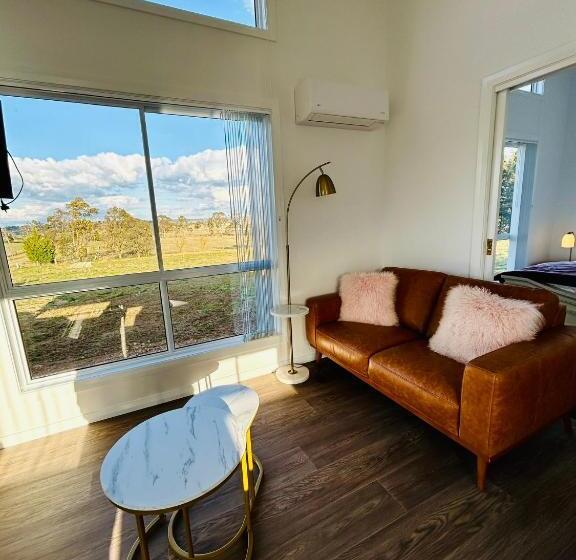 בית מלון כפרי Red Hill Cabin #1 Walcha