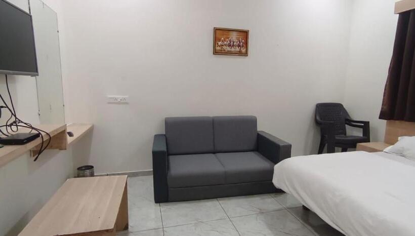 ホテル Royal Stay Gandhinagar