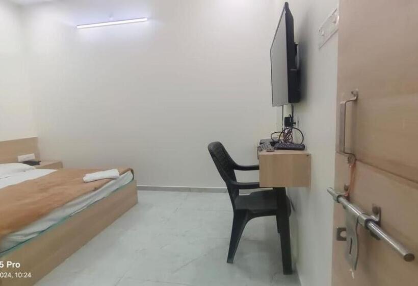 ホテル Royal Stay Gandhinagar