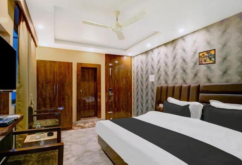 Отель The Grand Ambrosia