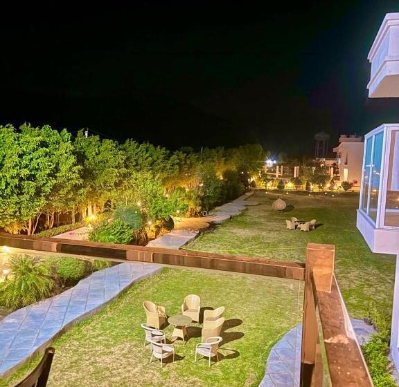 בית מלון כפרי Corbett The Regnum Resort
