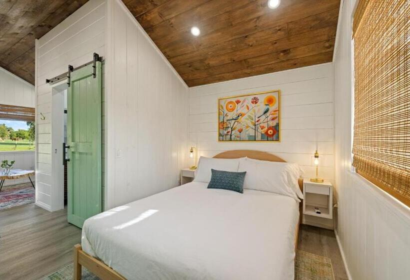 בית מלון כפרי Vista Verde Farm Retreat   Stylish Cabins Nearby Springs