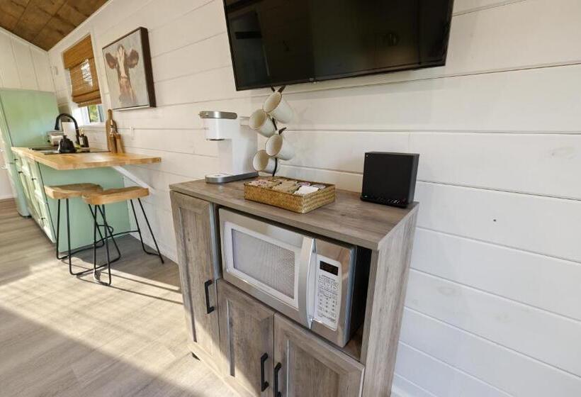 בית מלון כפרי Vista Verde Farm Retreat   Stylish Cabins Nearby Springs