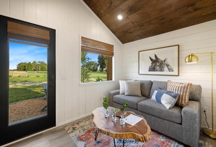 בית מלון כפרי Vista Verde Farm Retreat   Stylish Cabins Nearby Springs