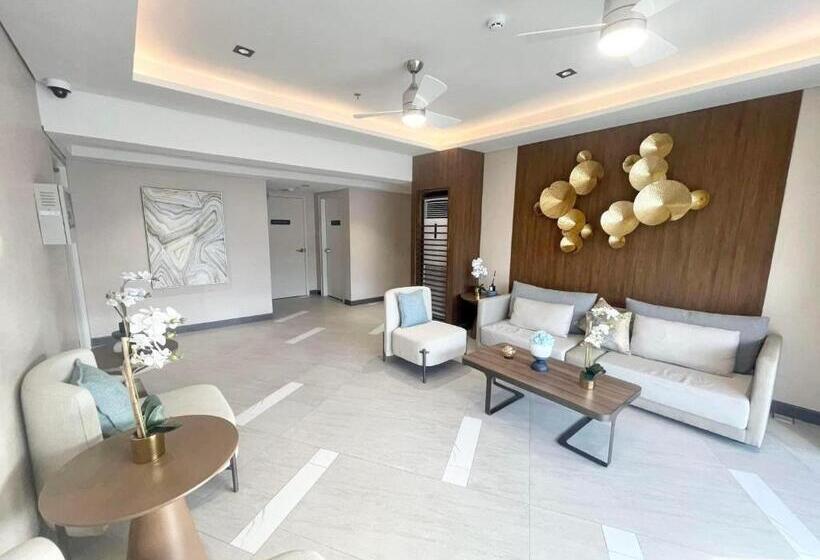 Iloilo Travelers Crib The King Bed