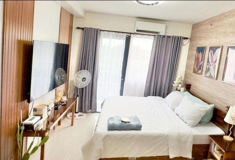 Iloilo Travelers Crib The King Bed