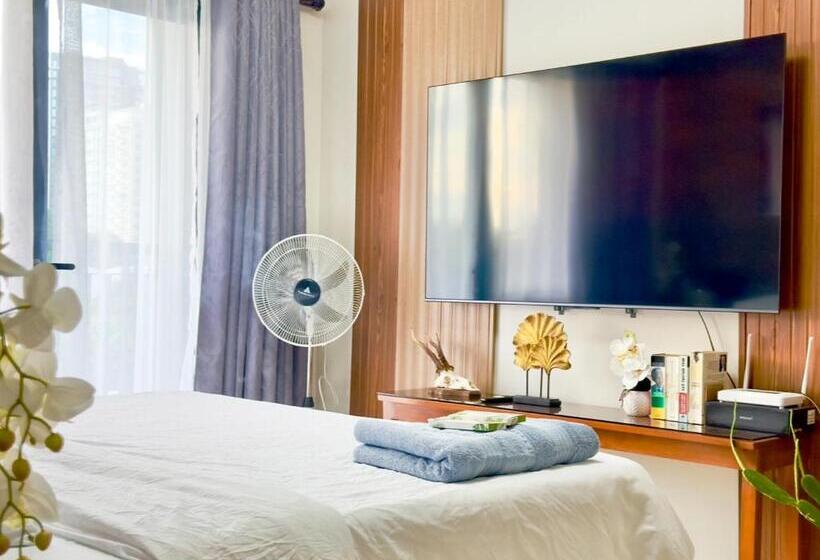 Iloilo Travelers Crib The King Bed