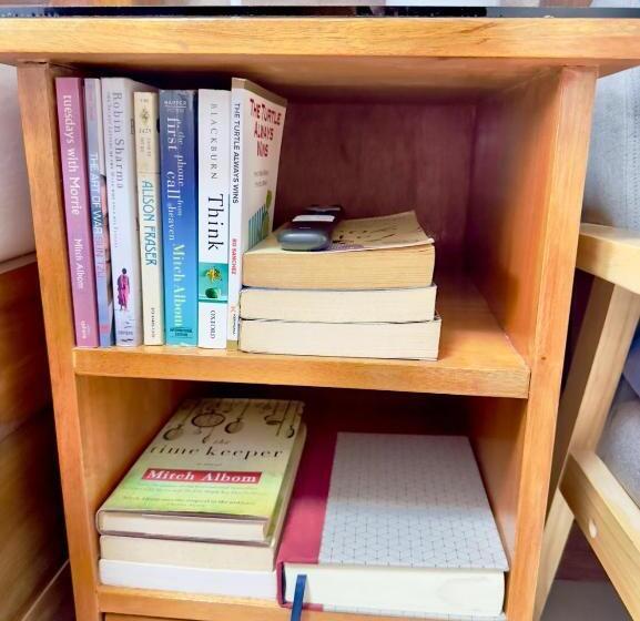 Iloilo Travelers Crib The King Bed