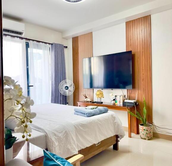 Iloilo Travelers Crib The King Bed