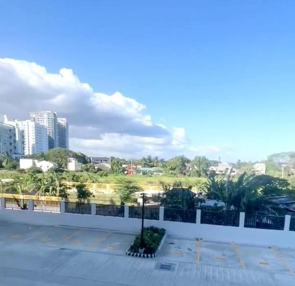 Iloilo Travelers Crib The King Bed