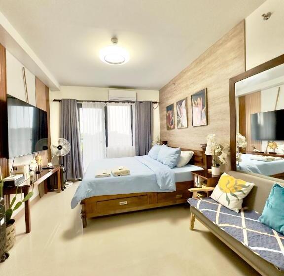 Iloilo Travelers Crib The King Bed