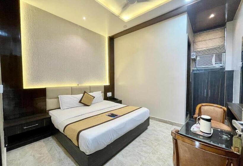 Le Grace ! Haridwar होटल ले ग्रेस, ஹோட்டல் லீ கிரேஸ் Fully Air Conditioned Hotel, Lift Wifi And Park