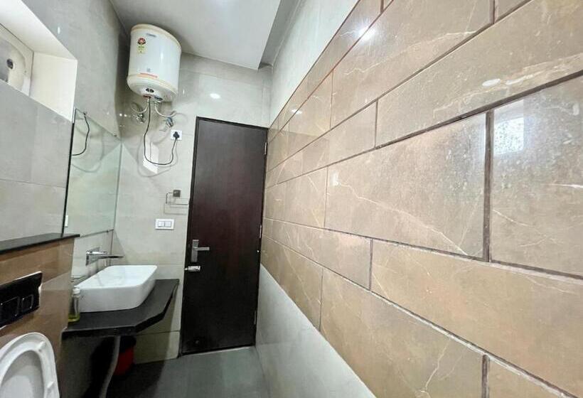 Le Grace ! Haridwar होटल ले ग्रेस, ஹோட்டல் லீ கிரேஸ் Fully Air Conditioned Hotel, Lift Wifi And Park