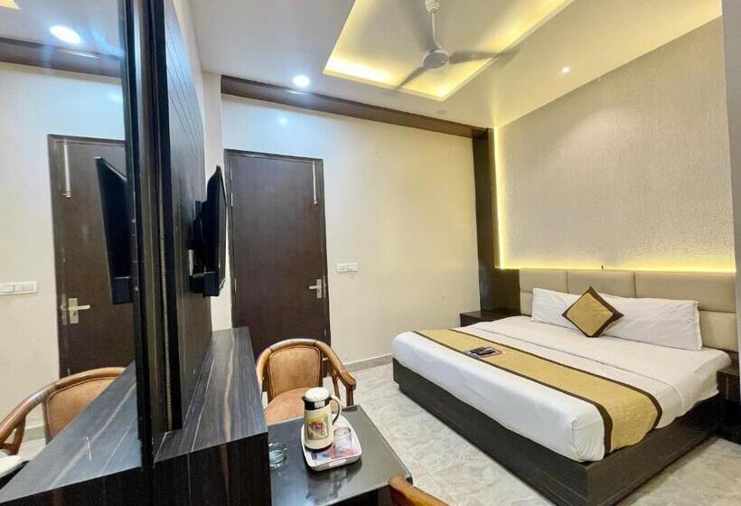 Le Grace ! Haridwar होटल ले ग्रेस, ஹோட்டல் லீ கிரேஸ் Fully Air Conditioned Hotel, Lift Wifi And Park
