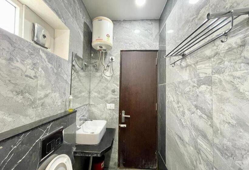 Le Grace ! Haridwar होटल ले ग्रेस, ஹோட்டல் லீ கிரேஸ் Fully Air Conditioned Hotel, Lift Wifi And Park