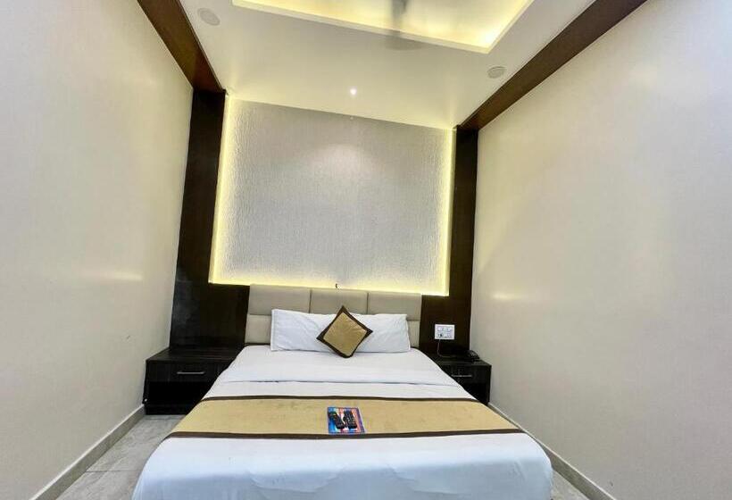 Le Grace ! Haridwar होटल ले ग्रेस, ஹோட்டல் லீ கிரேஸ் Fully Air Conditioned Hotel, Lift Wifi And Park