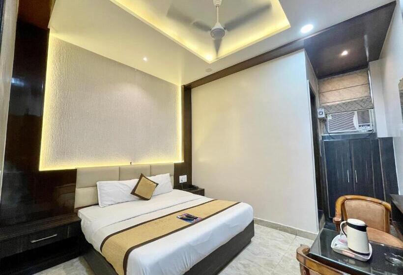 Le Grace ! Haridwar होटल ले ग्रेस, ஹோட்டல் லீ கிரேஸ் Fully Air Conditioned Hotel, Lift Wifi And Park