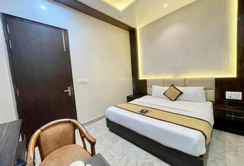 Le Grace ! Haridwar होटल ले ग्रेस, ஹோட்டல் லீ கிரேஸ் Fully Air Conditioned Hotel, Lift Wifi And Park