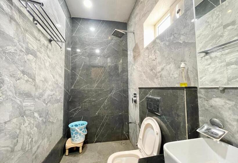 Le Grace ! Haridwar होटल ले ग्रेस, ஹோட்டல் லீ கிரேஸ் Fully Air Conditioned Hotel, Lift Wifi And Park