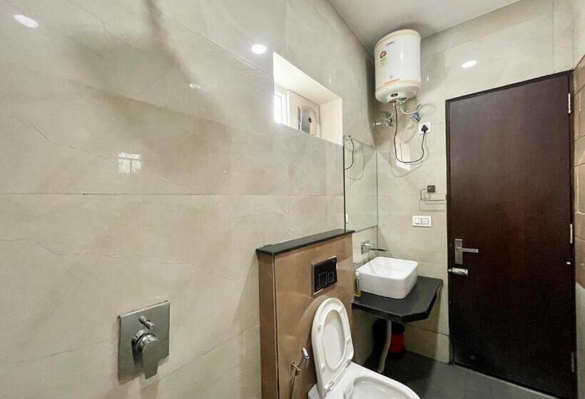 Le Grace ! Haridwar होटल ले ग्रेस, ஹோட்டல் லீ கிரேஸ் Fully Air Conditioned Hotel, Lift Wifi And Park