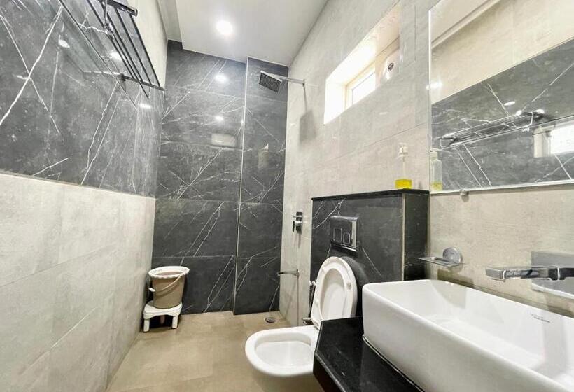 Le Grace ! Haridwar होटल ले ग्रेस, ஹோட்டல் லீ கிரேஸ் Fully Air Conditioned Hotel, Lift Wifi And Park