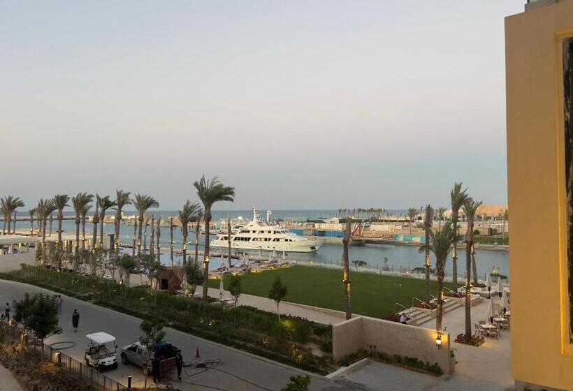 Marassi, Luxury Suite In Address Beach Resort! Service Apartment