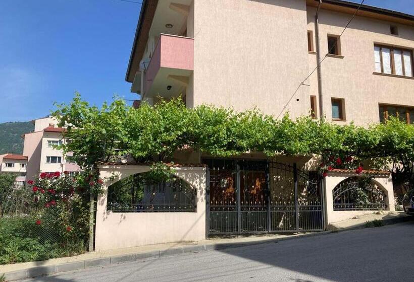 بنسيون къща росена стаи за гости